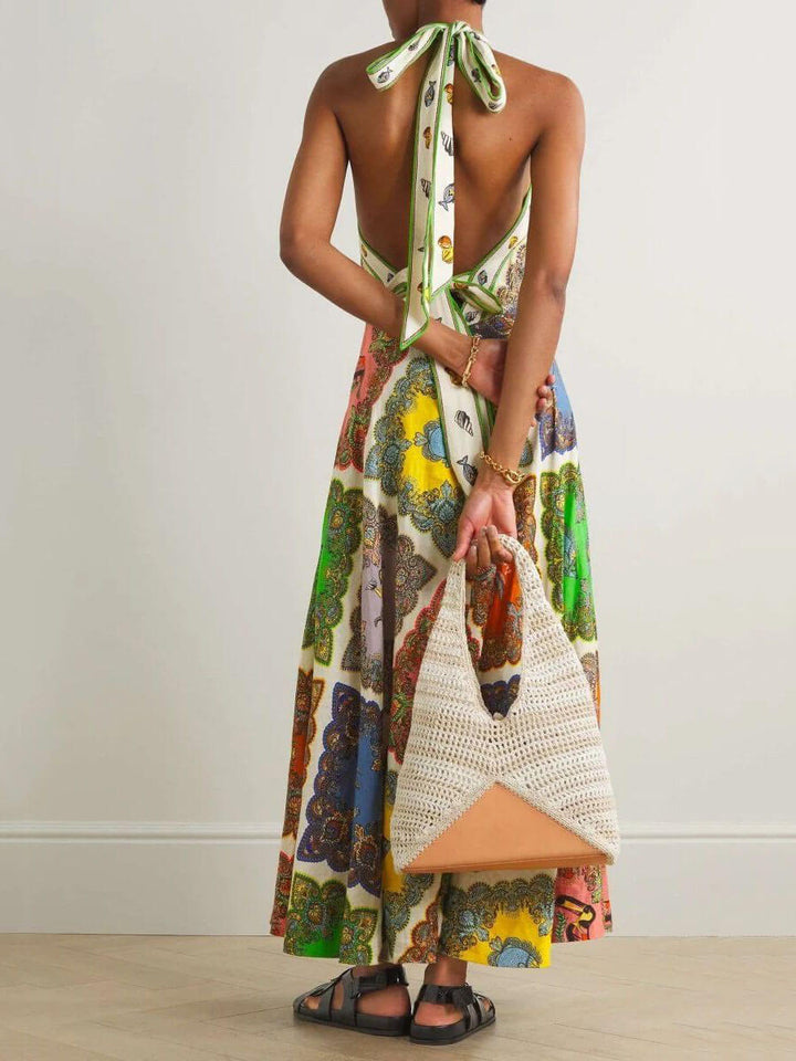 Chic women's sleeveless maxi dress with a beautiful floral pattern. Elegant long summer dress for various occasions.