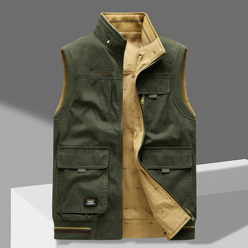 Green unisex utility outdoor vest with plentiful storage pockets, ideal for fishing or photography