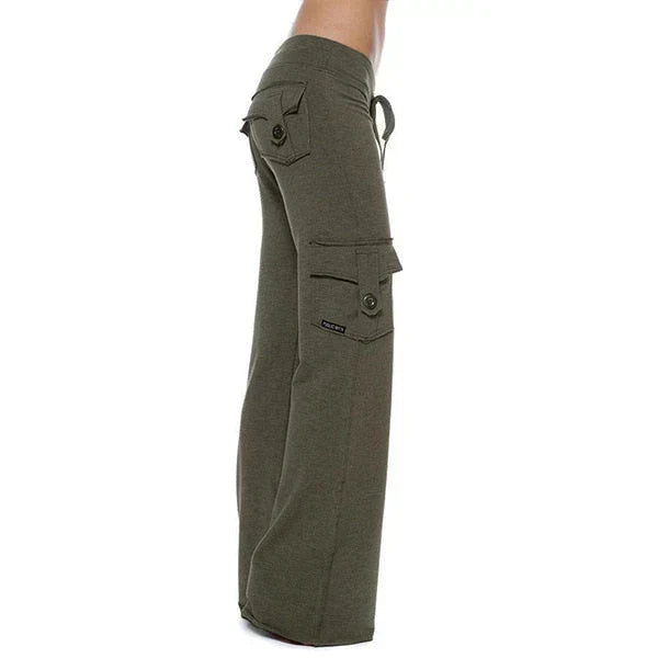 Versatile women's bootcut cargo pants, featuring practical pockets & a flattering fit.