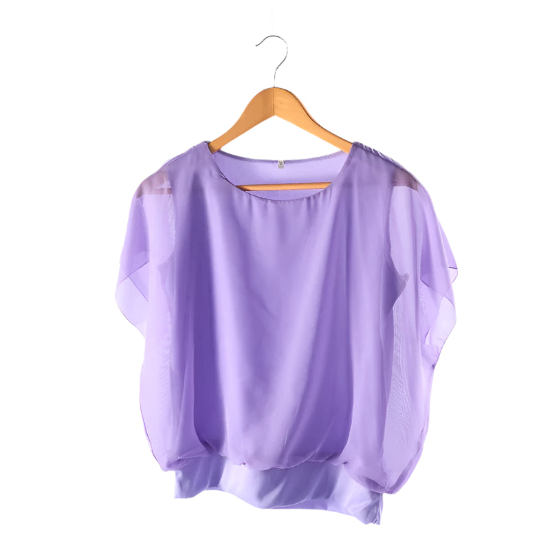 Chic women's ruffled top. Effortless elegance, ideal for office wear or parties.