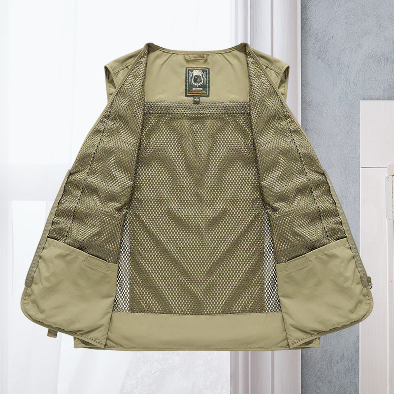 Comfortable men's travel vest, lightweight and breathable for all your outdoor adventures.
