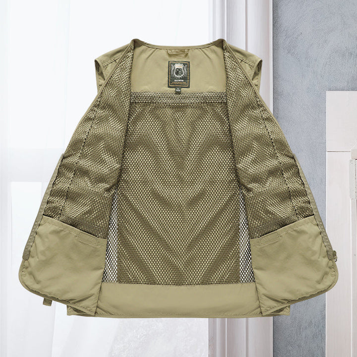 Comfortable men's travel vest, lightweight and breathable for all your outdoor adventures.