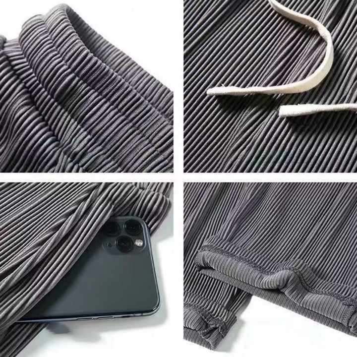 Relaxed fit men's casual trousers, lightweight design, perfect for comfort and casual styling.