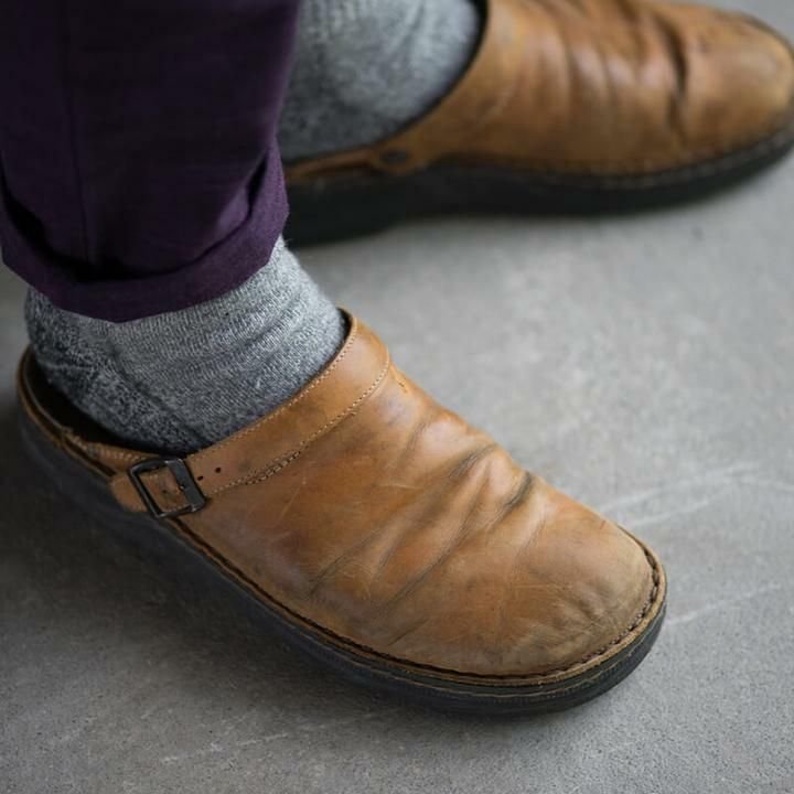 Effortless style: Elias men's luxury leather slip-on slippers, perfect for resort & everyday comfort.