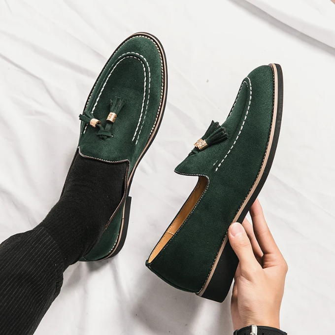 Classic men's velvet tassel loafers in a timeless design, premium slip-on shoes