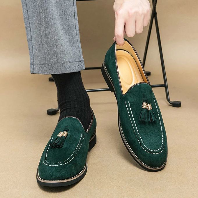 Men's elegant velvet tassel loafers, a must-have for autumn/winter fashion