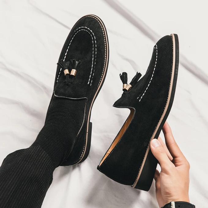 Men's soft velvet slip-on loafers with intricate tassel detailing