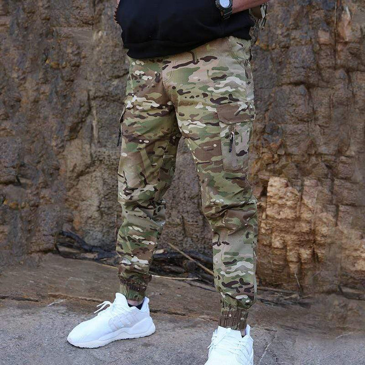 Men's athletic waterproof jogger pants with zippered pockets, ideal for comfort and security