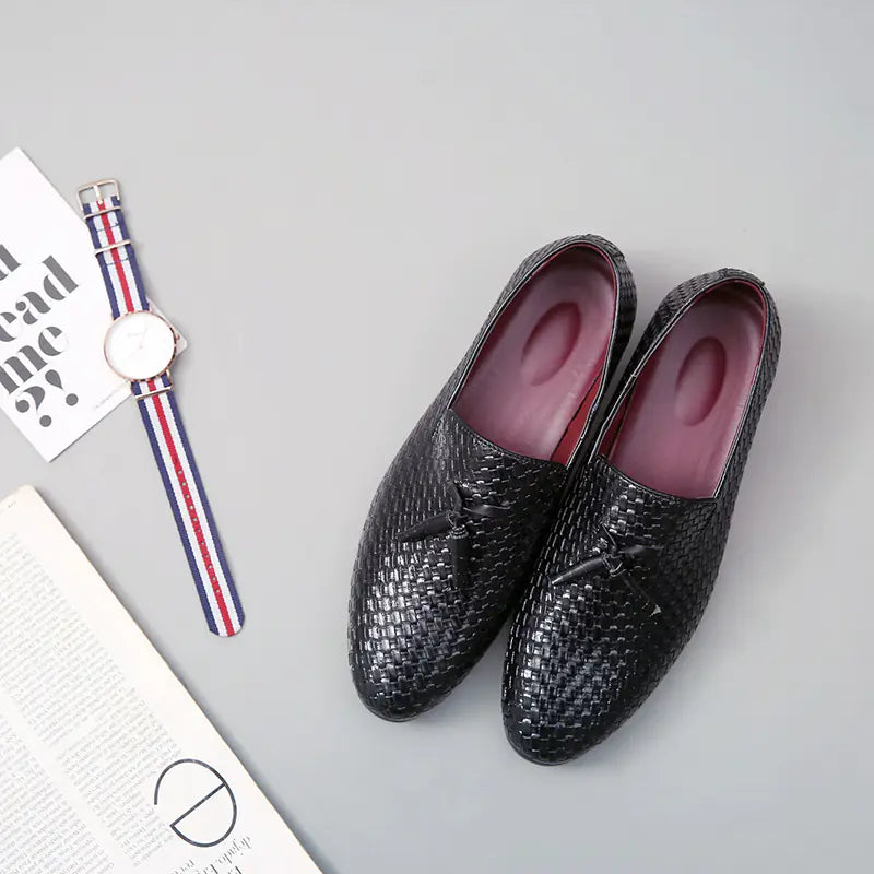 Stylish men's black woven slip-on shoes, loafers with a comfortable design, ideal for everyday wear.