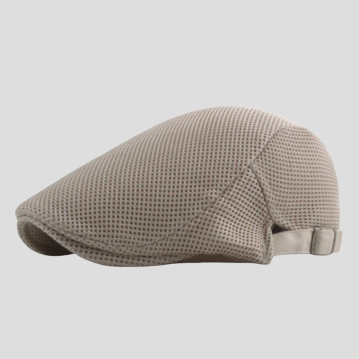 Men's classic design mesh cap, breathable and comfortable, a versatile choice for any casual or sporty outfit.