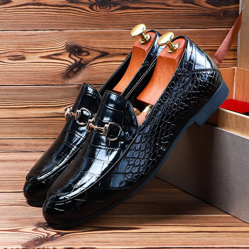 Men's burgundy crocodile texture loafers with gold horsebit, slip-on dress shoes for formal wear