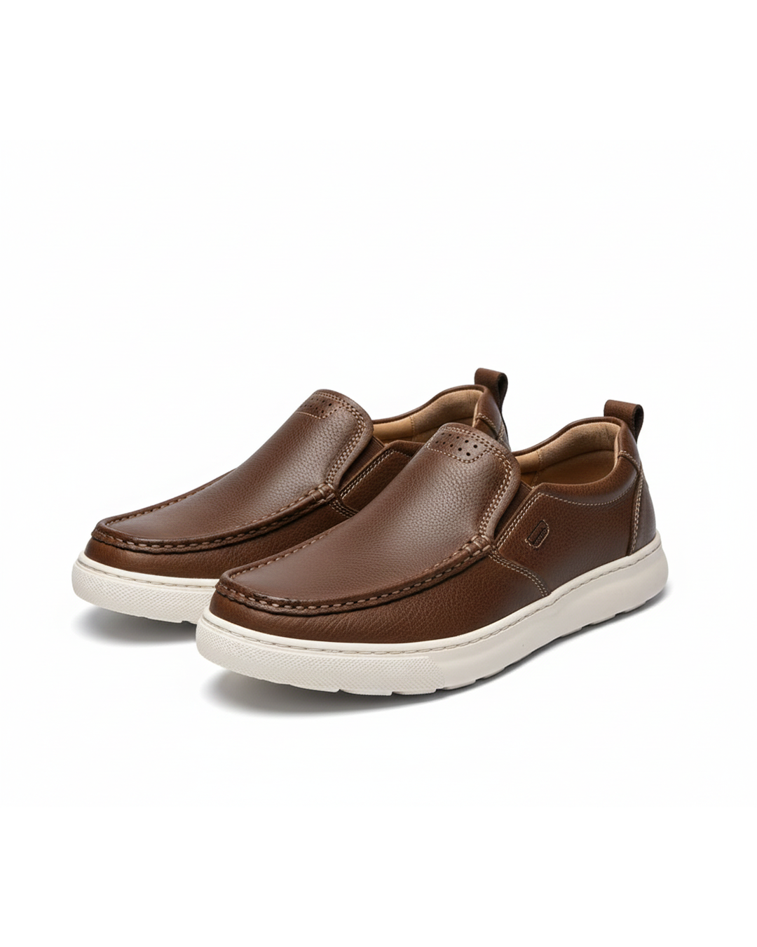 Men's casual brown leather slip-on loafers, comfortable, versatile. Ideal for everyday wear.
