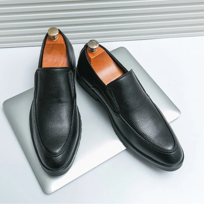 Men's slip-on loafers combining a stylish look with superior comfort, ideal for modern footwear.