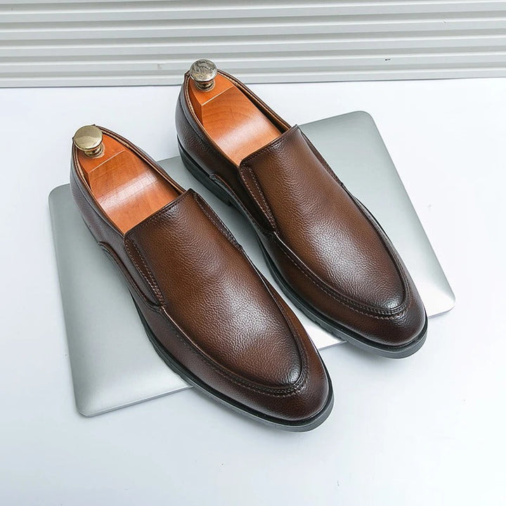 Men's slip-on loafers in a comfortable, relaxed fit, suitable for daily wear and casual outings.