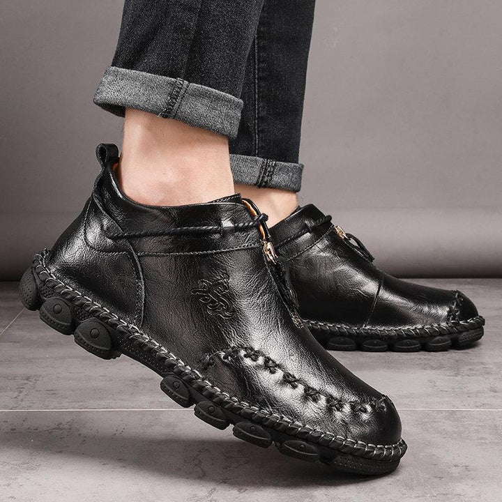 Men's practical hand-stitched leather ankle boots, robust and comfortable for everyday casual wear.