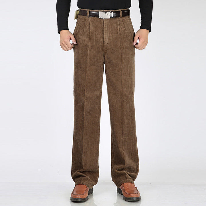 Comfortable men's bottoms: light-colored pleated pants with high-waist detail