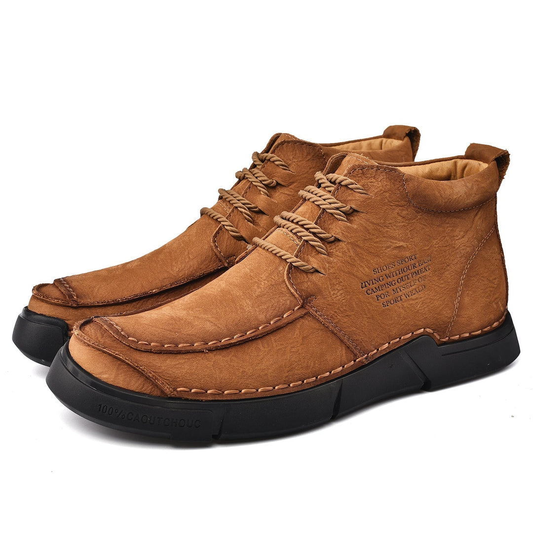 Soft sole, high-top men's casual leather boots for durable winter fashion and ankle support.