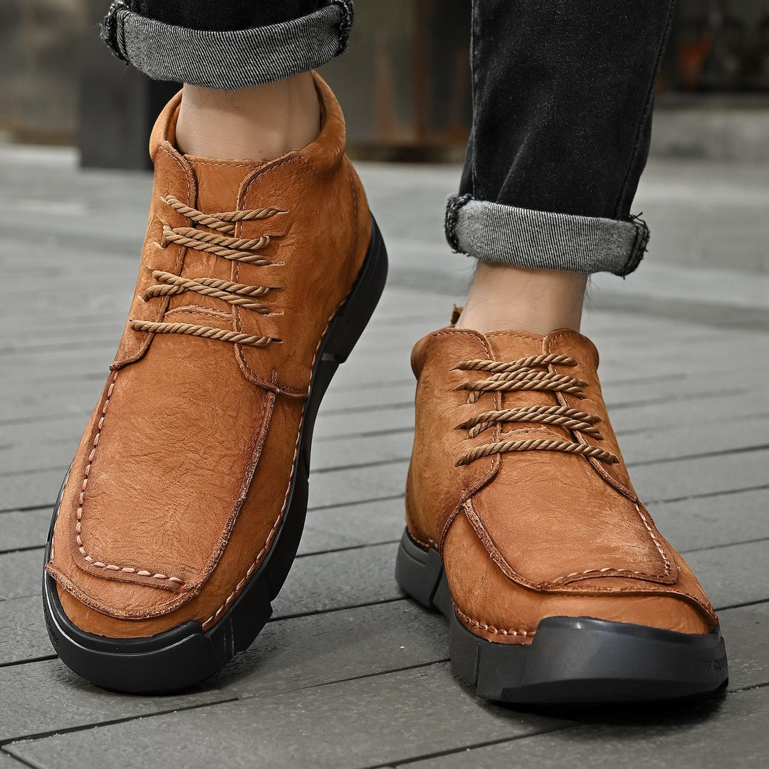 Men's leather high-top winter boots, offering durable wear and superior ankle support.