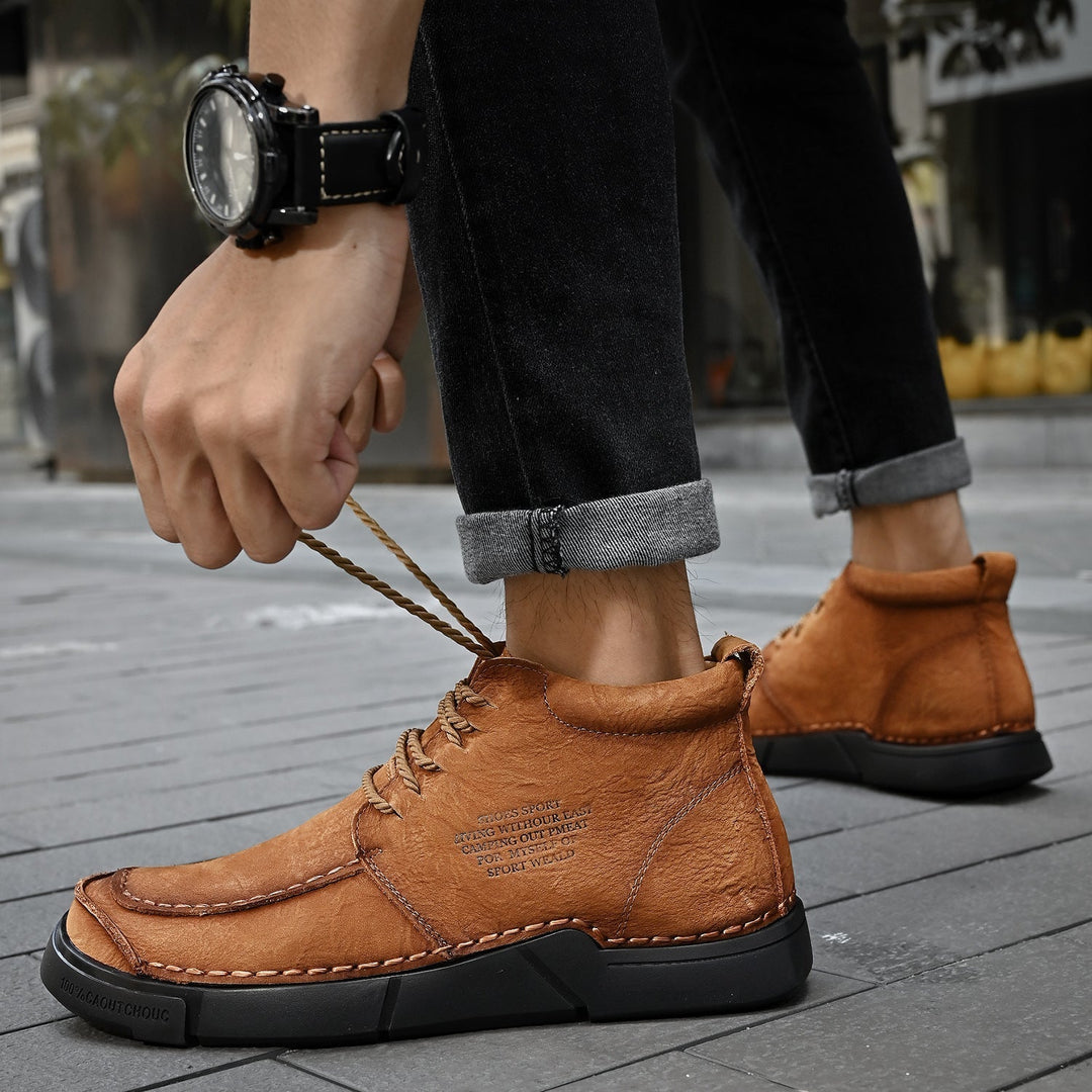 Casual men's high-top leather boots, orthopedic design for comfort, perfect for winter fashion.