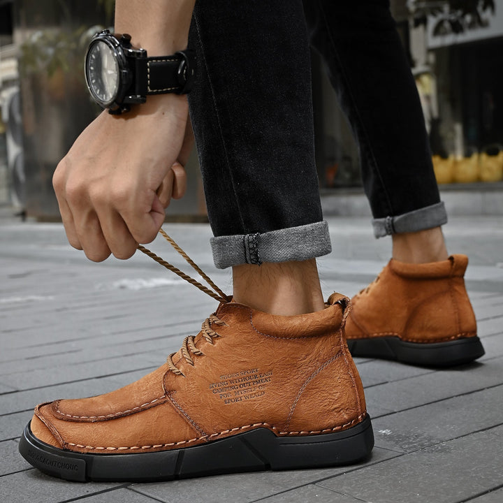 Casual men's high-top leather boots, orthopedic design for comfort, perfect for winter fashion.