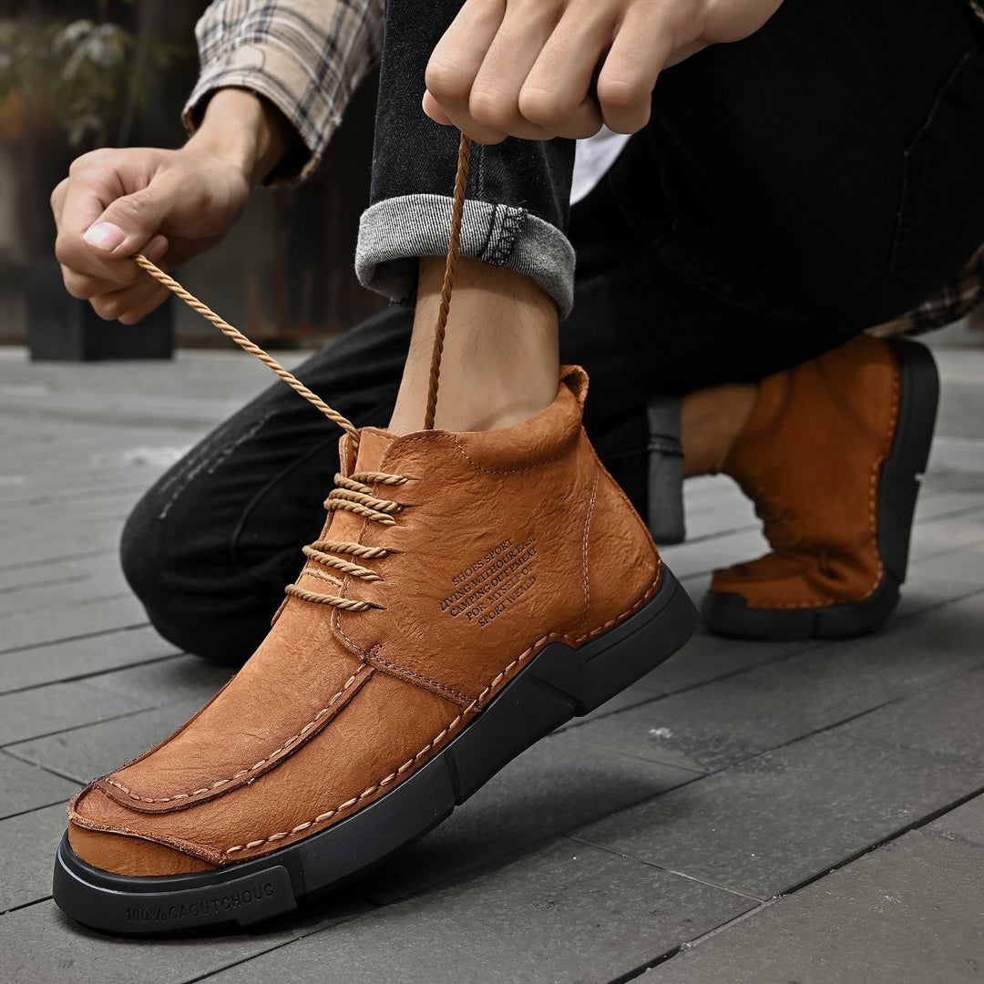 Durable men's high-top leather boots, casual style, soft sole for ultimate winter comfort.