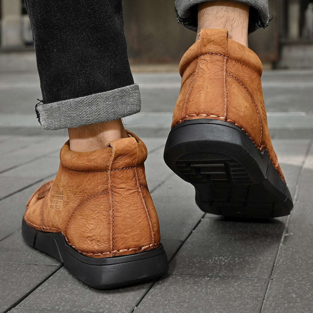 High-top men's winter boots, casual leather, durable, and supportive with a soft sole.