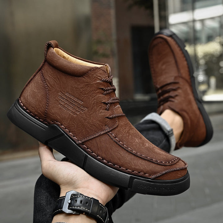 Men's leather high-top winter boots, durable and supportive with a soft sole for cold weather.