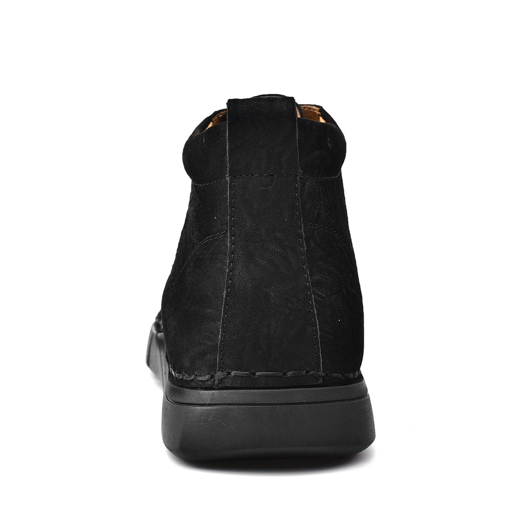 High-top men's winter boots, robust leather, soft sole, orthopedic comfort for cold days.