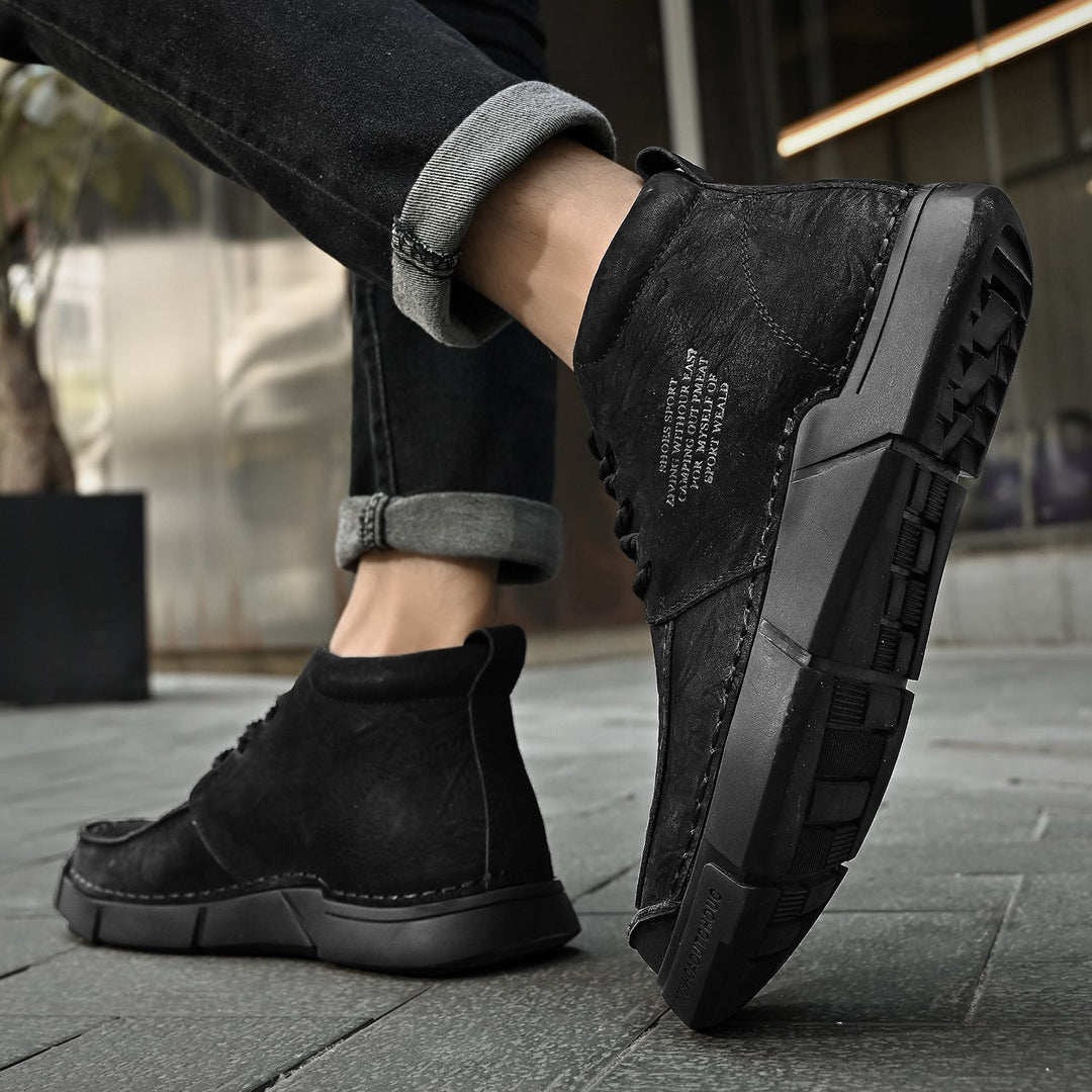 Casual men's high-top leather boots, orthopedic comfort, perfect for winter's ankle support.