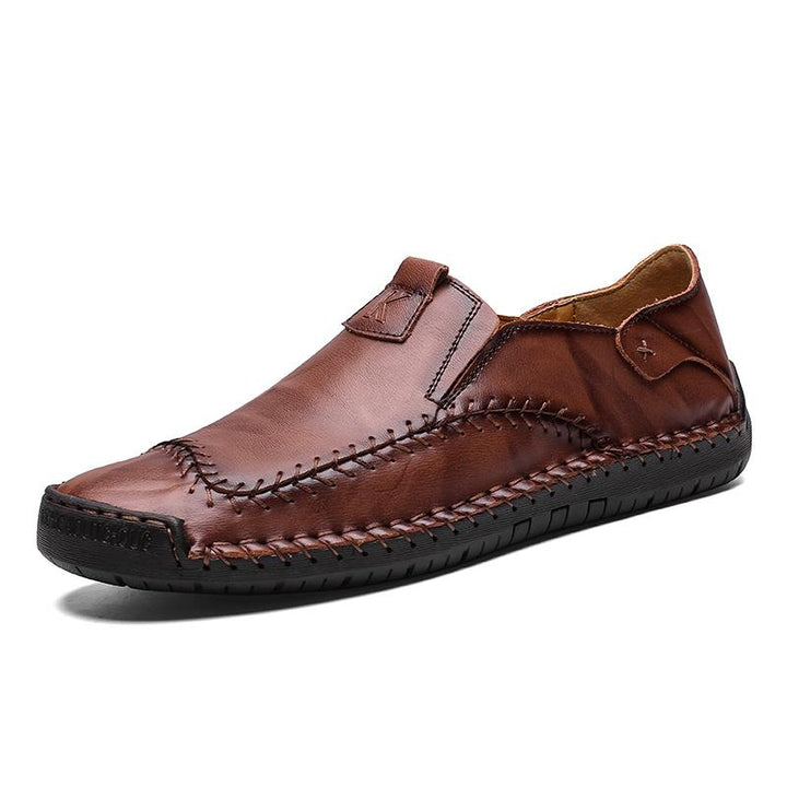 Versatile men's casual leather shoes, hand-stitched with a soft sole for various outfits