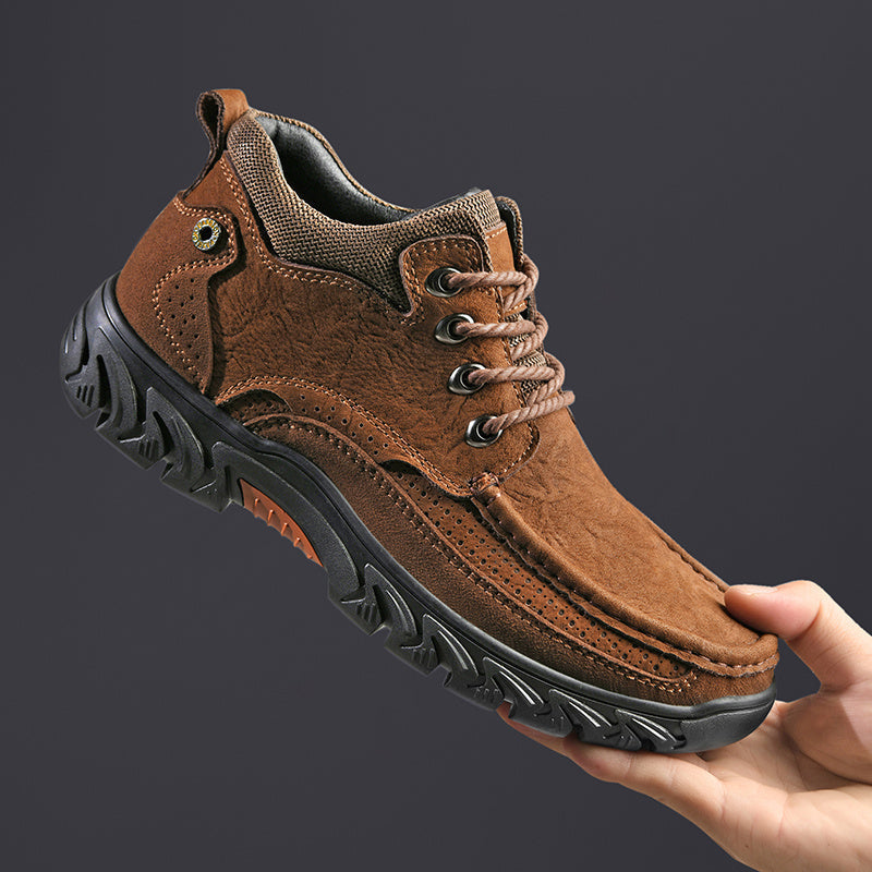 Front view of men's leather snow boots, designed for ultimate comfort