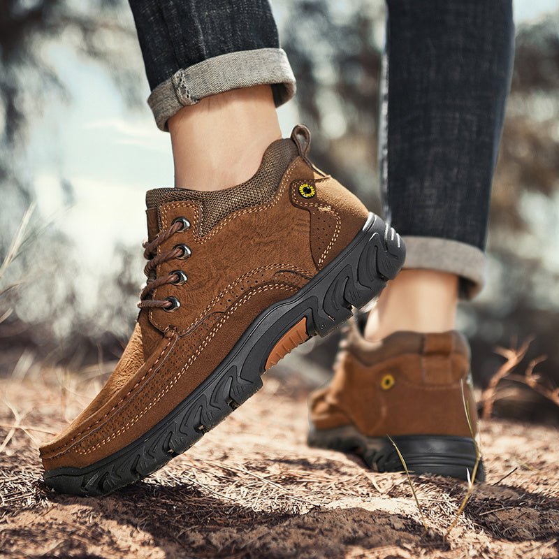 Men's casual leather short boots, featuring a classic, robust design