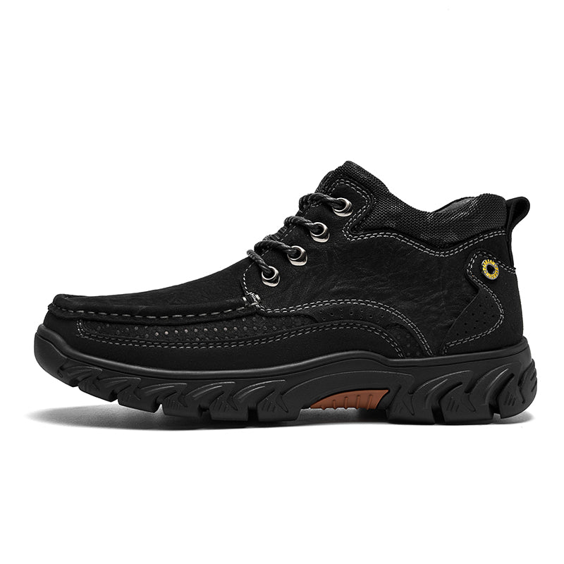 Men's short work boots in brown leather, designed for comfort and protection