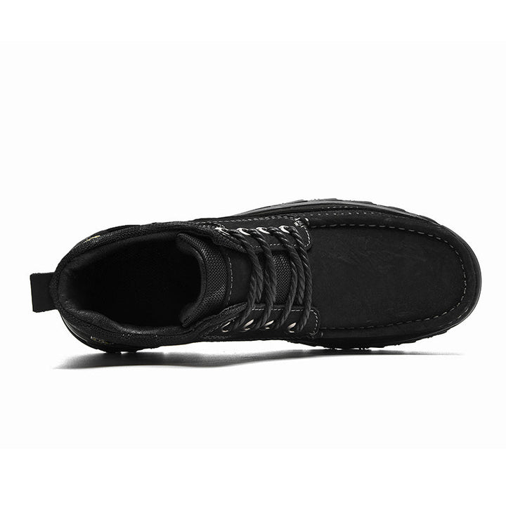 Men's leather snow boots with a rugged outsole, ideal for snowy terrains