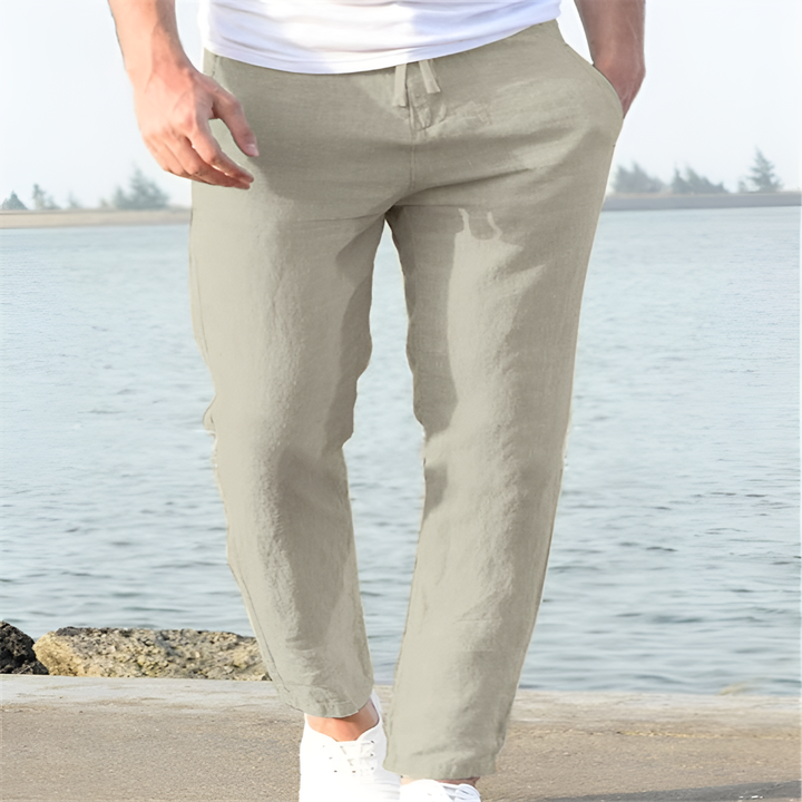 Effortless style: men's linen trousers in a relaxed fit, perfect for warm days.