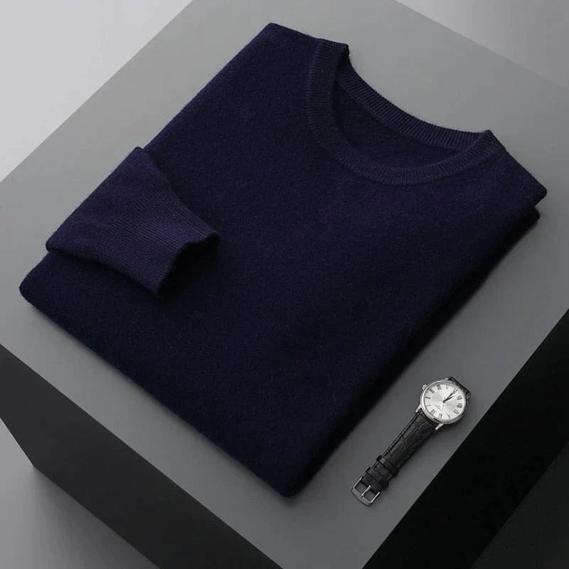 Men's crewneck knit sweater in a classic burgundy, ideal for versatile autumn & winter outfits