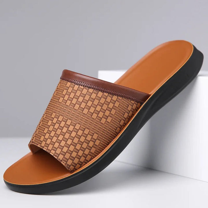 Open toe men's casual slip-on sandals, suitable for beach and warm weather fashion