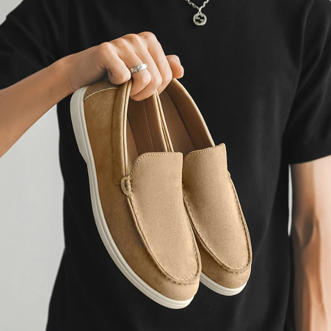 Stylish men's minimalist suede-look loafers for a relaxed and fashionable look.