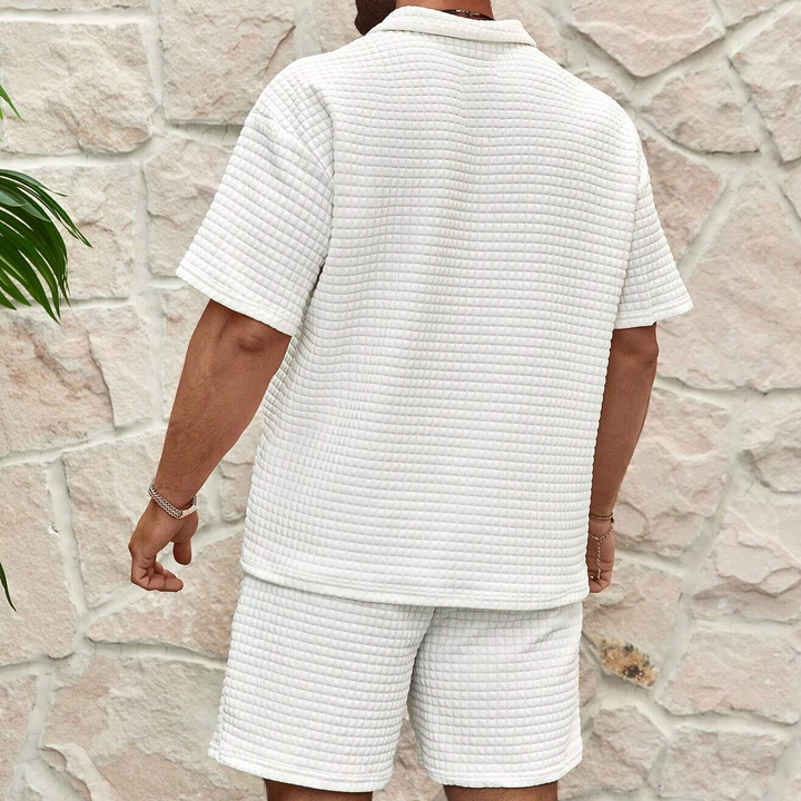 Stylish men's two-piece summer set: comfortable half-zip polo and shorts for a relaxed, refined warm-weather outfit.