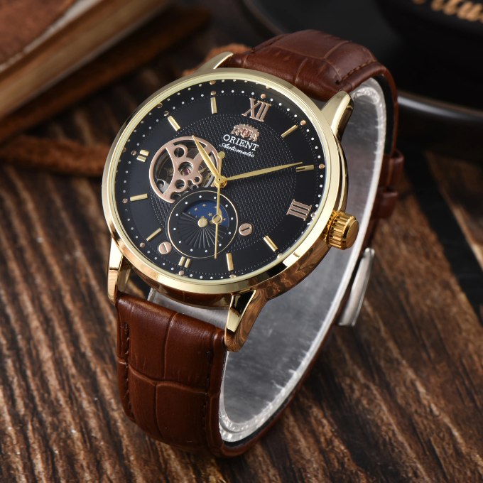 Vintage style men's automatic watch, self-winding, with a genuine leather strap