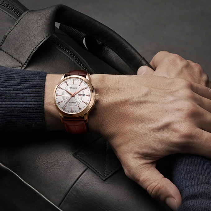 Elegant men's automatic timepiece, classic design, genuine leather strap, white stitching