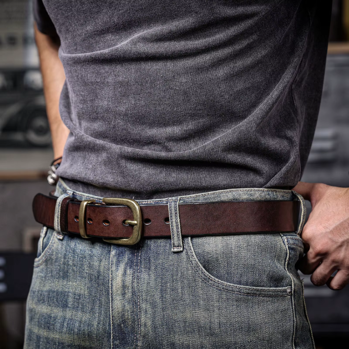 Men's full-grain leather belt, brown, designed for rugged everyday use