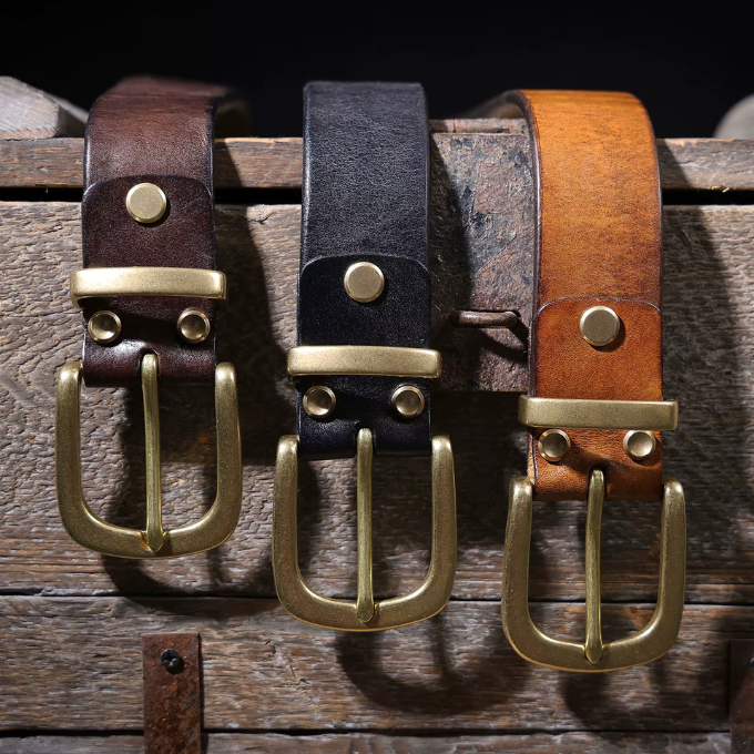 Essential black full-grain leather men's belt, combining classic style with durability