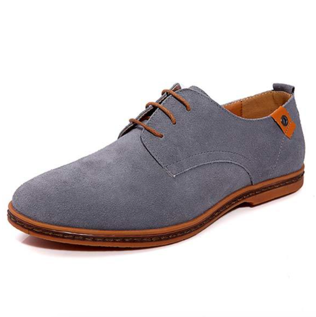 Classic men's formal Derby shoes with sleek laces, providing a sophisticated look for professional attire.