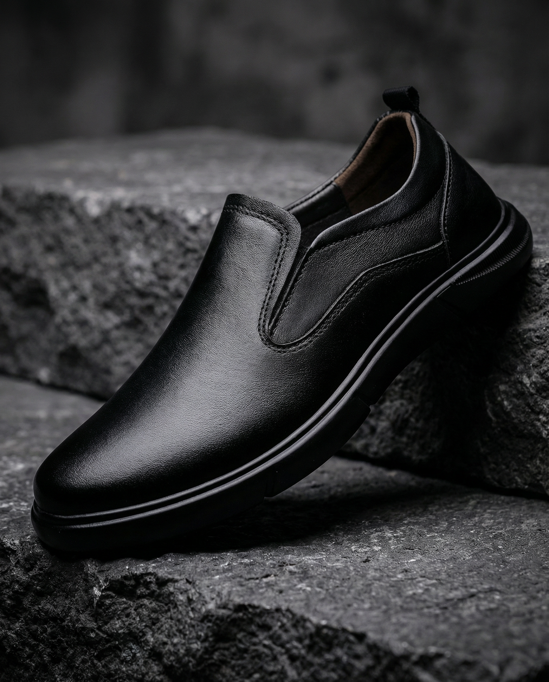 Men's leather slip-on loafers with a durable sole, designed for everyday comfort and wear.
