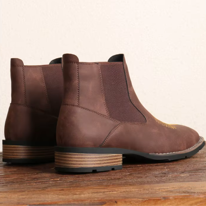 Rugged men's Western Chelsea boots in black leather, excellent for everyday durability and style