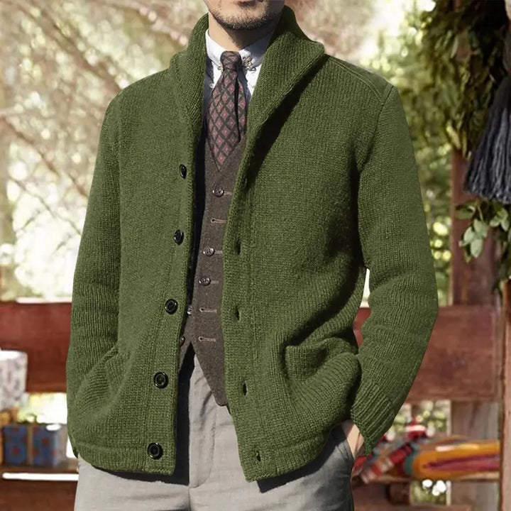 Warm men's knitwear: a chunky cable knit cardigan with a button closure, designed for comfort and style.