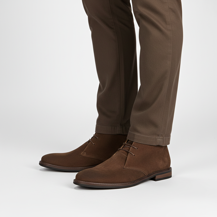 Classic men's desert boots, perfect for timeless style & comfortable everyday fashion. Versatile ankle footwear.