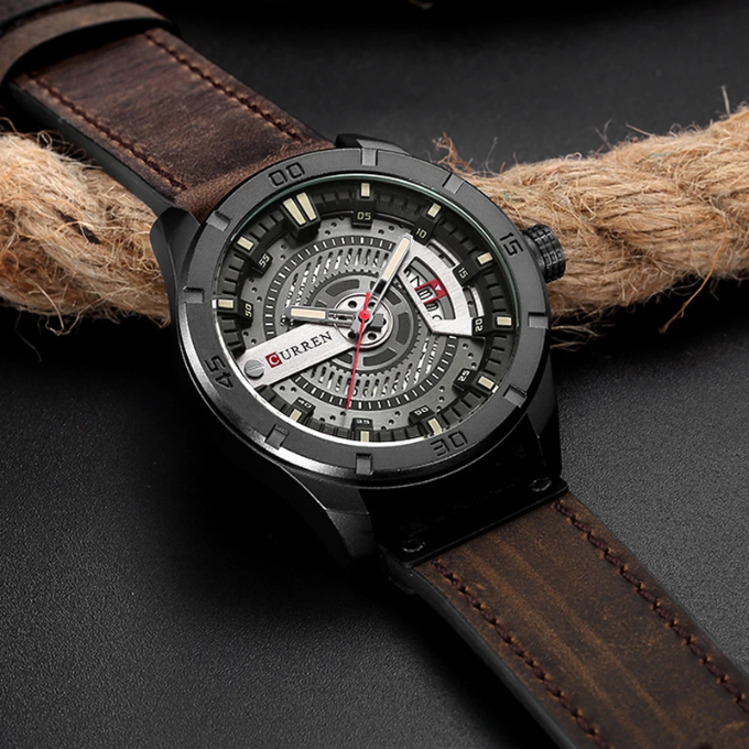 Men's rugged watch, sturdy leather strap, ideal for daily wear, timeless design