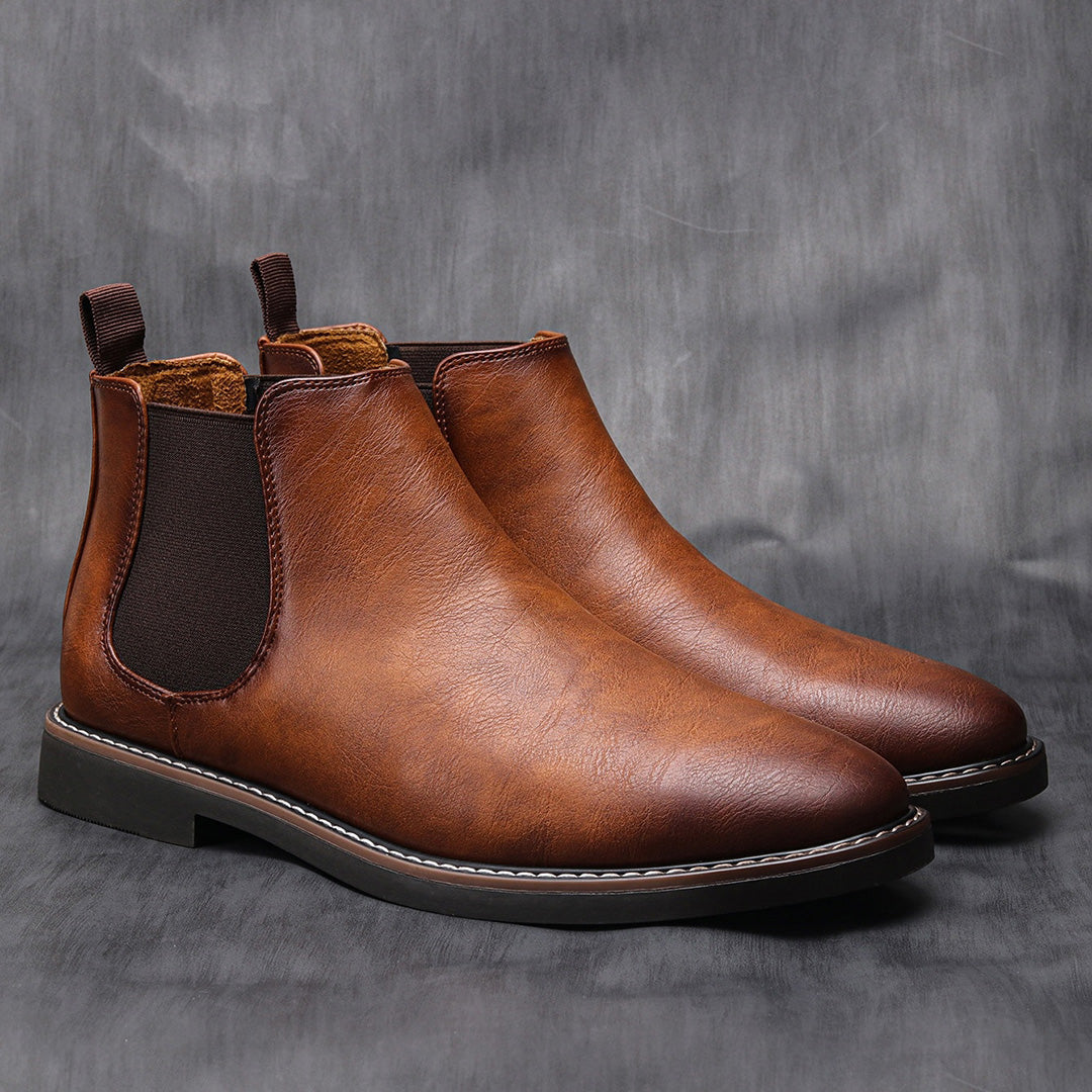 Close-up of the elastic gore on Men's Classic Slip-On Chelsea Boots, comfortable and easy to wear